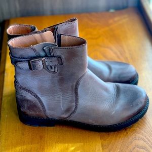 Birkenstock Stowe Boot - Women's Dark Brown
Leather; Size 39 (8.0 US)